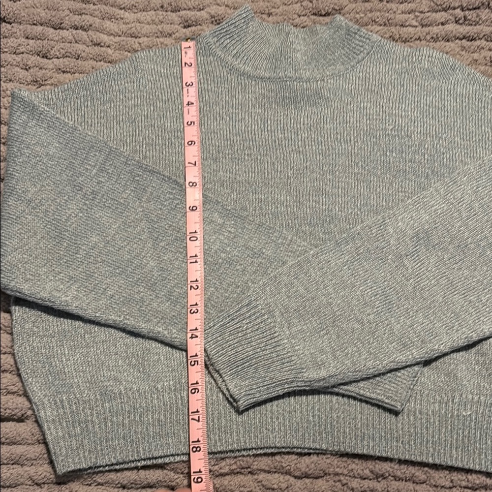 Cropped Gray Ribbed Knit Sweater - Picture 3 of 5